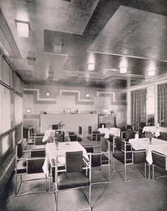 Una sala da tè nel negozio di Robert Bely, progettata dall